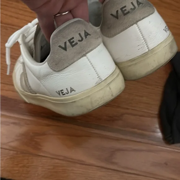 Veja Men's White and Tan Sneakers - Picture 4 of 4